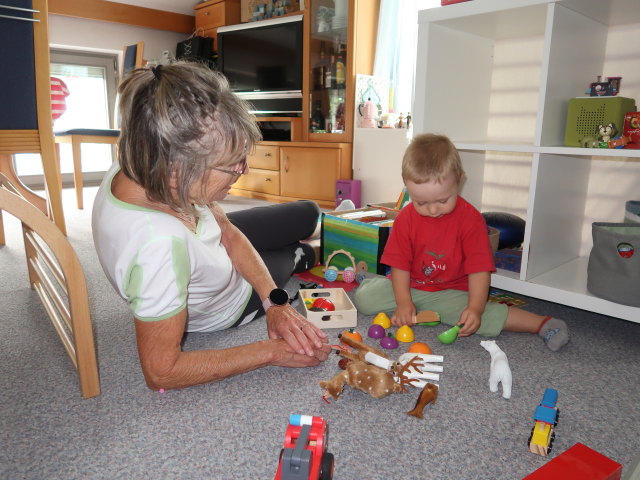 Mama und Nils in unserer Wohnung