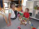 Mama und Nils in unserer Wohnung