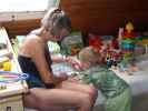 Mama und Nils im Haus meiner Eltern