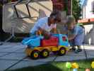 Mama und Nils im Garten meiner Eltern (1. Sep.)