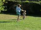 Mama und Nils im Garten meiner Oma