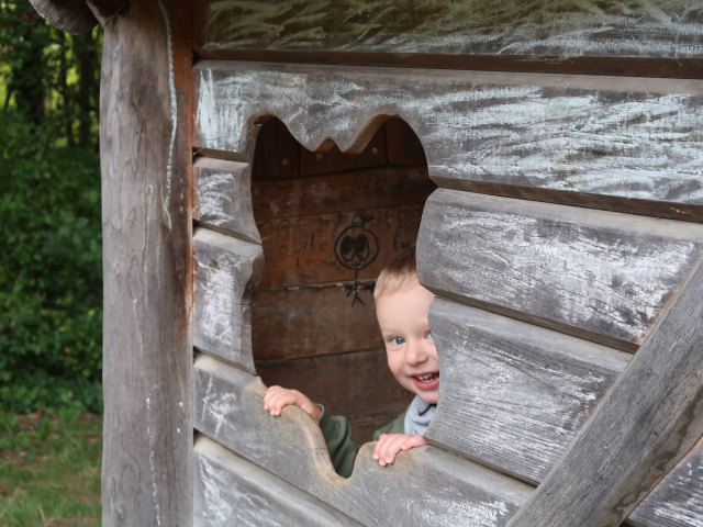 Nils am Spielplatz