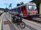 Nils und Sabine im Bahnhof Weissenbach-Neuhaus, 354 m