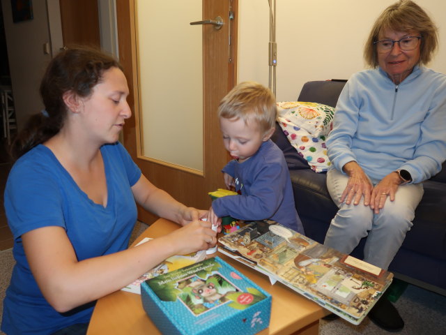 Sabine, Nils und Mama in unserer Wohnung