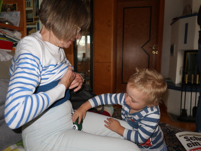 Mama und Nils im Haus meiner Eltern