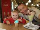 Nils und ich im Eissalon Dolce Vita