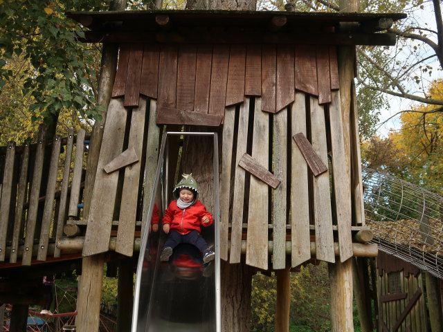 Nils am Abenteuerspielplatz