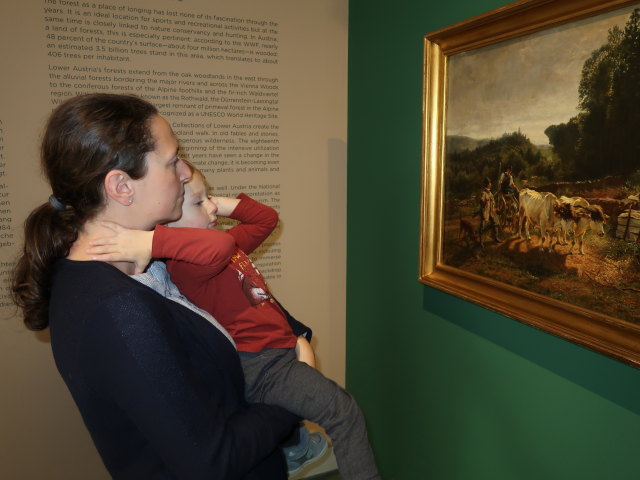 Sabine und Nils in der Sonderausstellung 'Sehnsucht Wald'