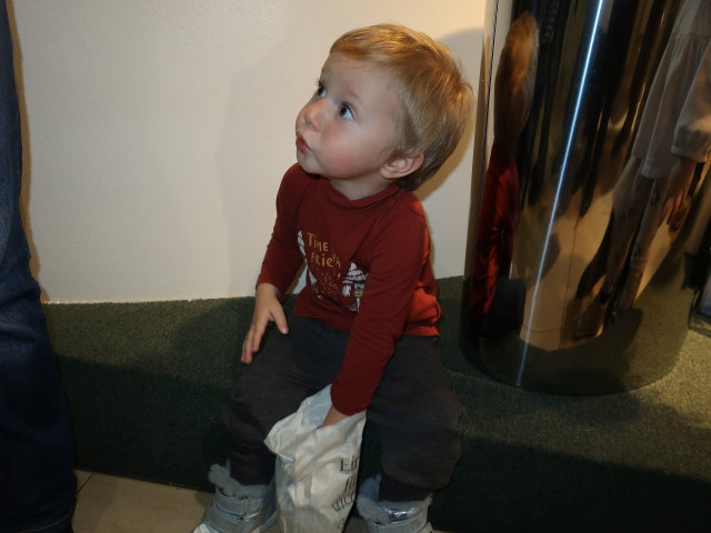 Nils am Spielplatz