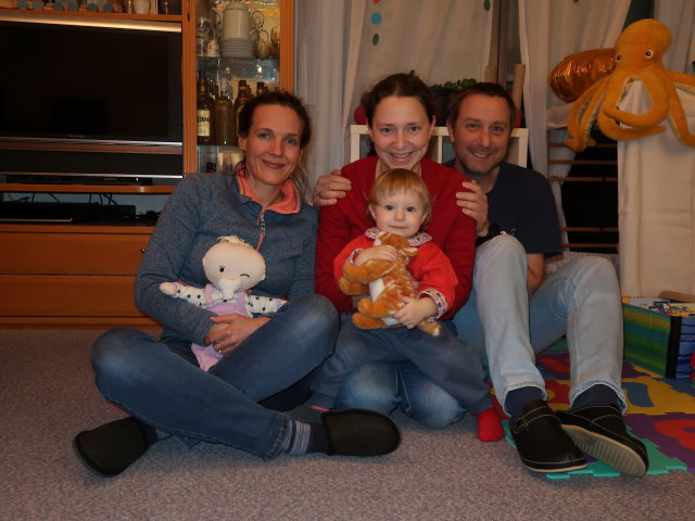 Ursa, Sabine, Nils und ich in unserer Wohnung
