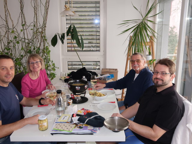 Ich, Mama, Papa und Markus in Markus Wohnung (10. Feb.)