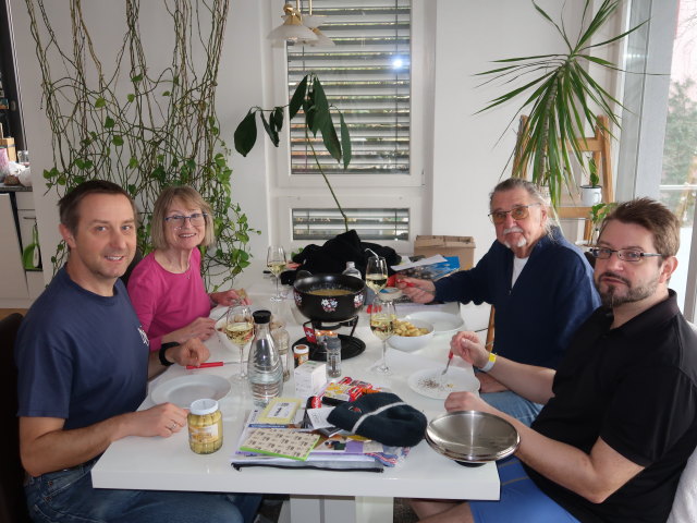 Ich, Mama, Papa und Markus in Markus Wohnung (10. Feb.)