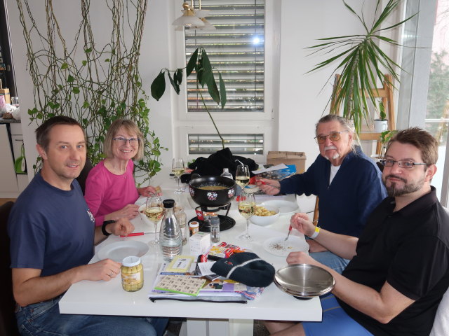 Ich, Mama, Papa und Markus in Markus Wohnung (10. Feb.)