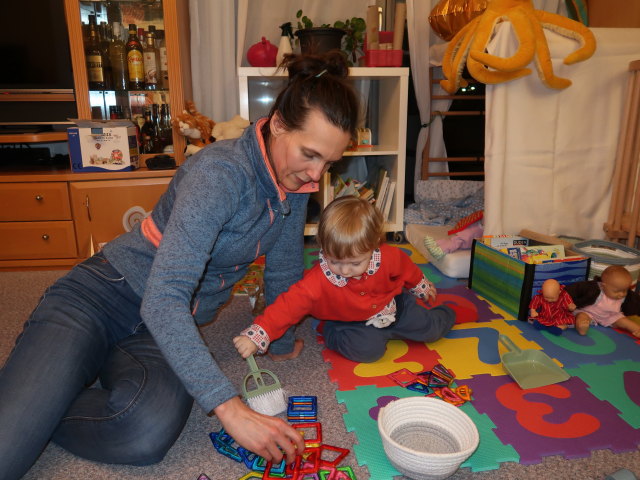 Ursa und Nils in unserer Wohnung