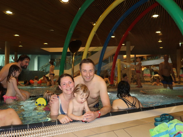 Sabine, Nils und ich im Kleinkinderbecken