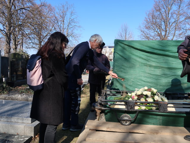 Ulrike und Josef am Stammersdorfer Zentralfriedhof