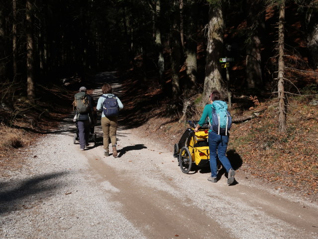 Manuel, Hannelore und Sabine am R&ouml;merweg im Fadengraben