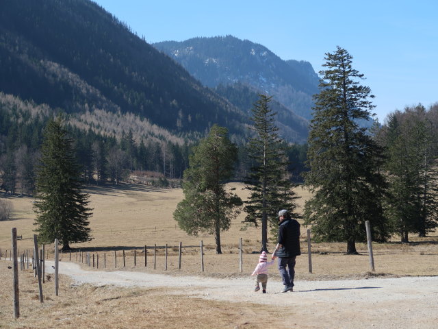 Ella und Manuel auf der Mamauwiese, 957 m