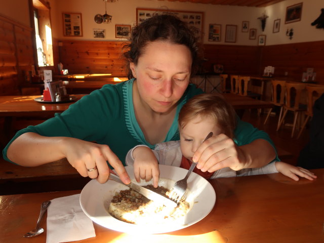 Sabine und Nils im &Ouml;hler-Schutzhaus, 1.028 m