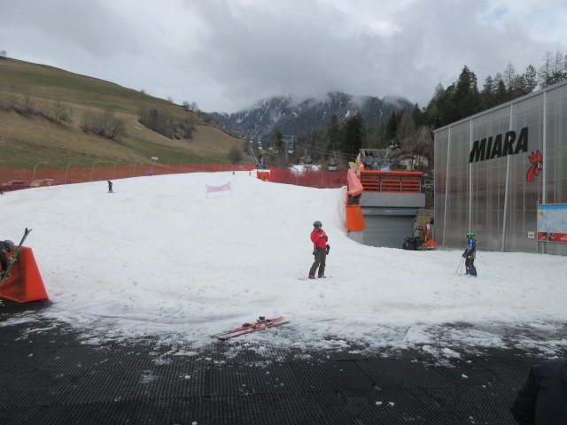 Talstation der Kabinenbahn Miara, 1.221 m (15. M&auml;rz)