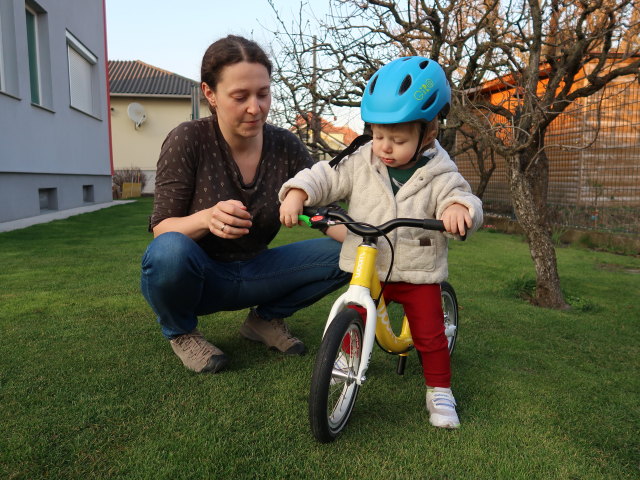 Sabine und Nils im Garten meiner Eltern (25. M&auml;rz)