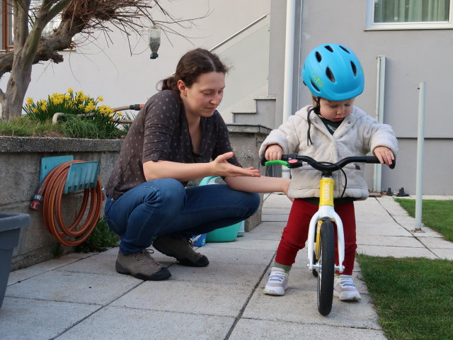 Sabine und Nils im Garten meiner Eltern (25. M&auml;rz)