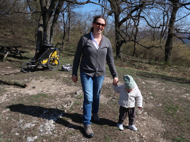 Sabine und Nils bei der Köhlerhausruine, 571 m