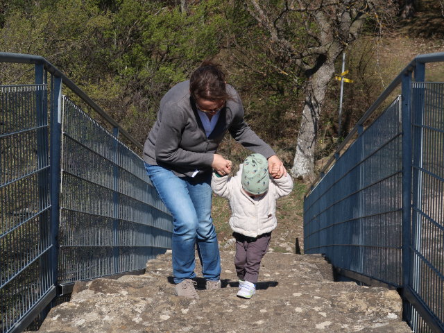 Sabine und Nils bei der Köhlerhausruine, 571 m