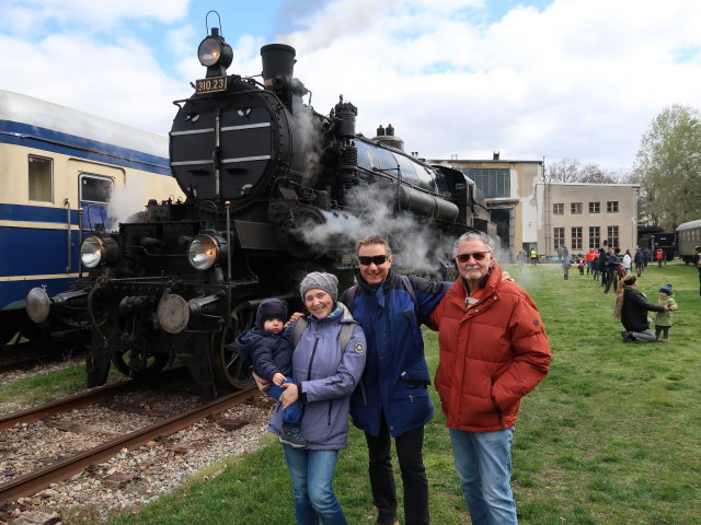 Nils, Sabine, ich und Papa bei der kkStB 310.23