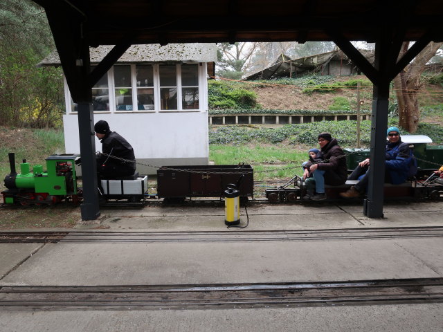 Ich in der Gartenbahn