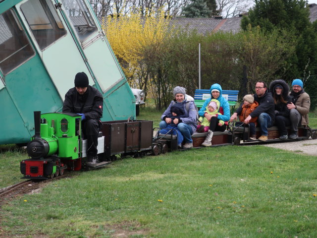 Nils und Sabine in der Gartenbahn
