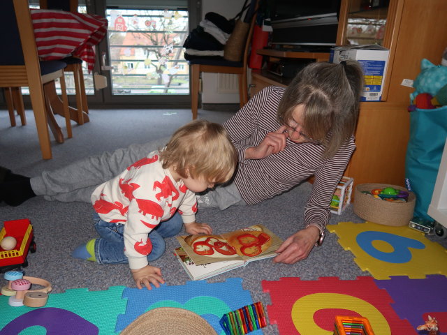 Nils und Mama in unserer Wohnung