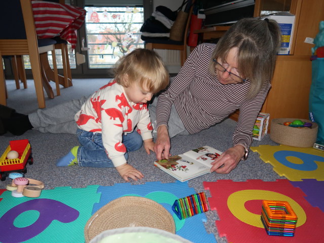 Nils und Mama in unserer Wohnung