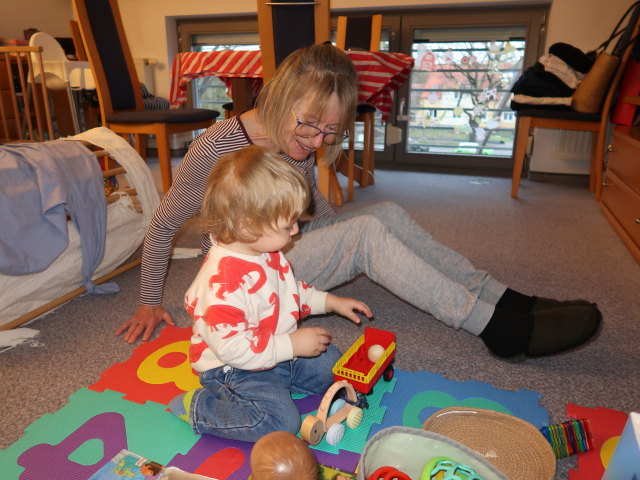 Nils und Mama in unserer Wohnung
