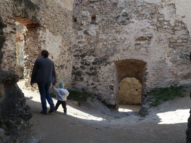 Sabine und Nils in der Ruine Johannstein