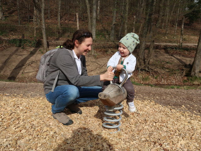 Sabine und Nils am Abenteuerspielplatz