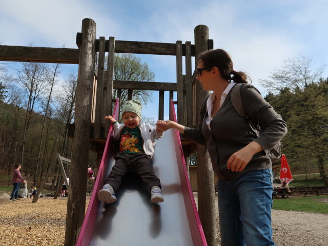 Nils und Sabine am Abenteuerspielplatz