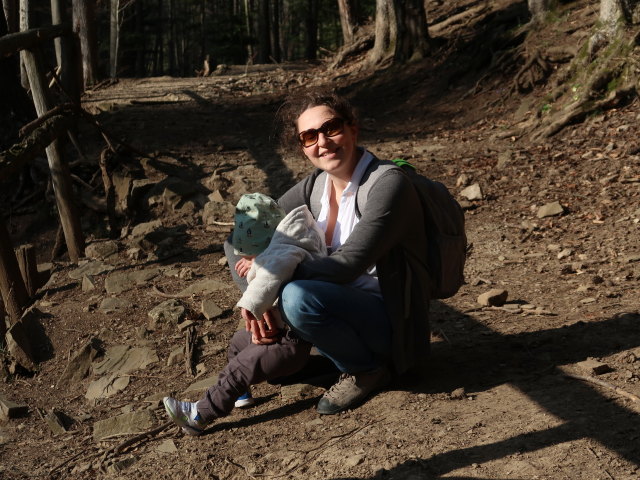 Nils und Sabine bei der Wildschweinfutterstelle