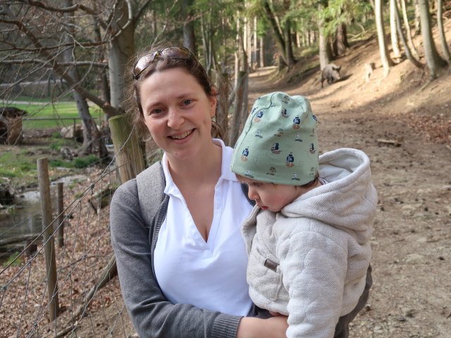 Sabine und Nils beim Kleintiergehege
