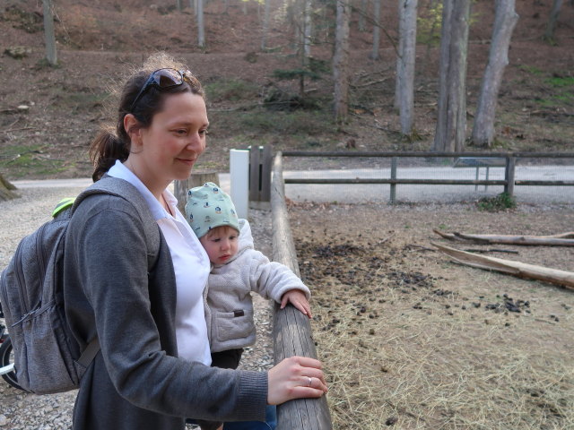 Sabine und Nils beim Kleintiergehege