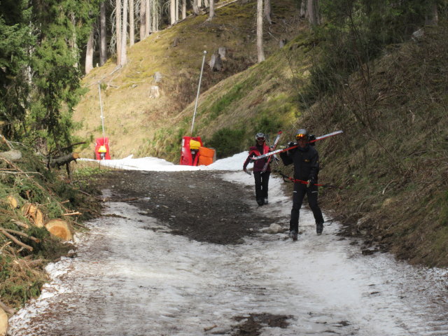 Melanie und Frank auf der Talabfahrt (20. Apr.)
