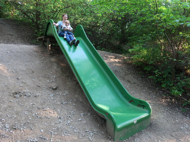 Sabine und Nils am Spielplatz Kellerwiese