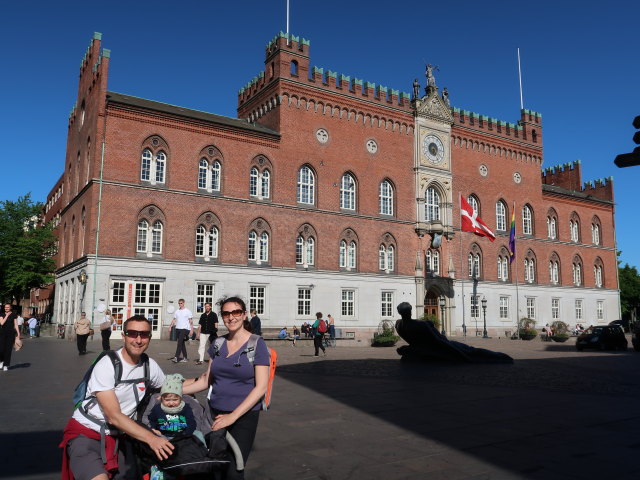 Ich, Nils und Sabine beim Odense Rådhus (19. Mai)
