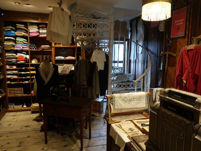 Modewarengesch&auml;ft in der Sammlung Alltag & Handel