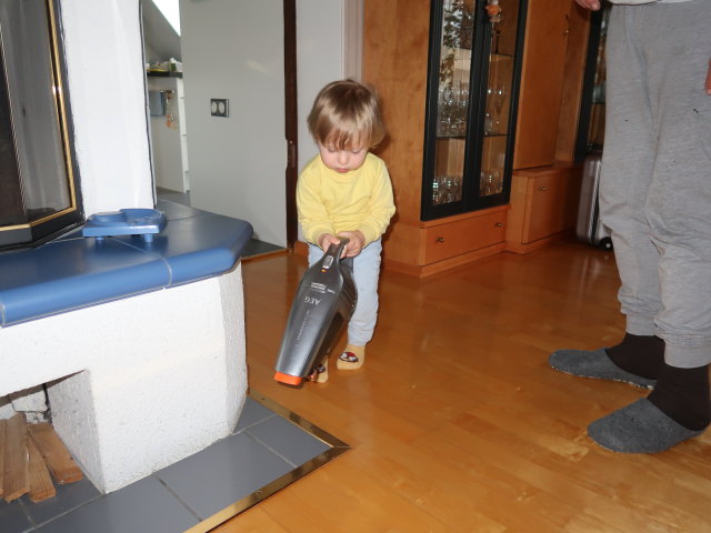 Nils und Papa im Haus meiner Eltern