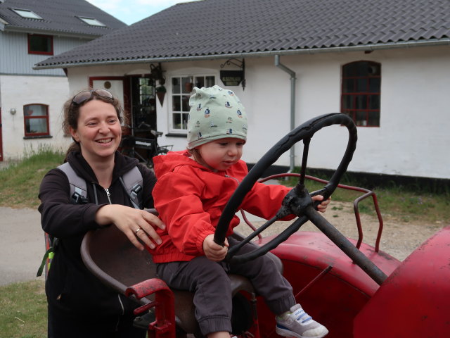 Sabine und Nils im Oplevelsescenter Nyvang in Holb&aelig;k (17. Mai)