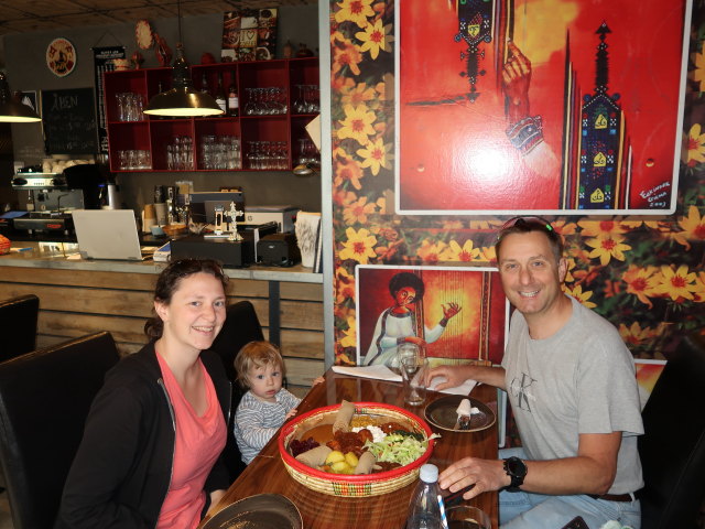 Sabine, Nils und ich im Habesha Restaurant in Holb&aelig;k (17. Mai)