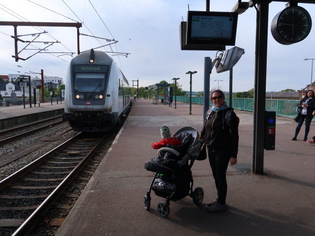 Nils und Sabine in der Holb&aelig;k Station (18. Mai)