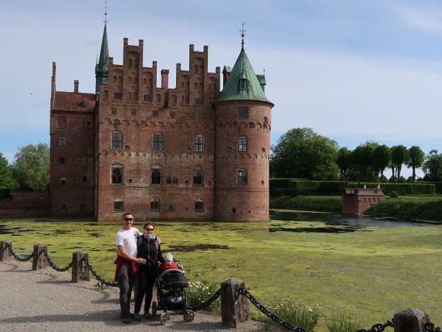 Ich, Sabine und Nils beim Egeskov Slot in Kv&aelig;rndrup (19. Mai)