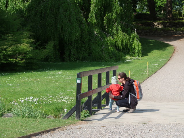Nils und Sabine im Egeskov Haven in Kv&aelig;rndrup (19. Mai)